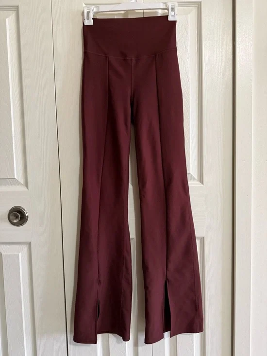 Abercrombie & Fitch High-Waist Flare Leggings in Burgundy - Picture 1 of 3